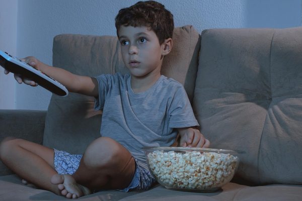 Too much TV increases chances of kids with tooth decay