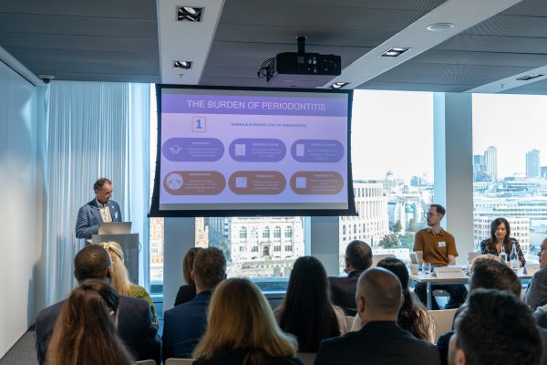 On the morning of 10th October, Johnson & Johnson Ltd., the makers of Listerine hosted a press briefing at Ogilvy & Mather Sea Containers in London to provide an update on the efficacy of mouthwash use.