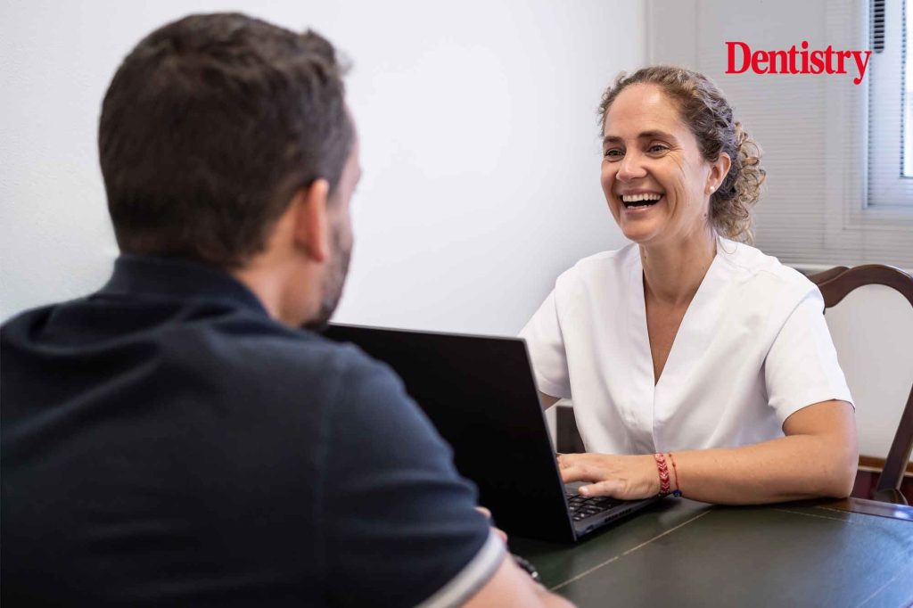 Be happy: two dentists glad to have the support of a plan family again