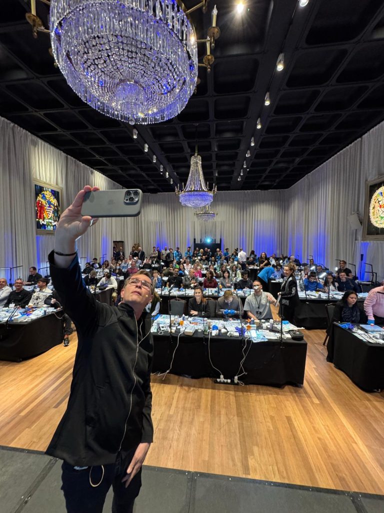 Dr Newton Fahl lights up London at record-breaking congress