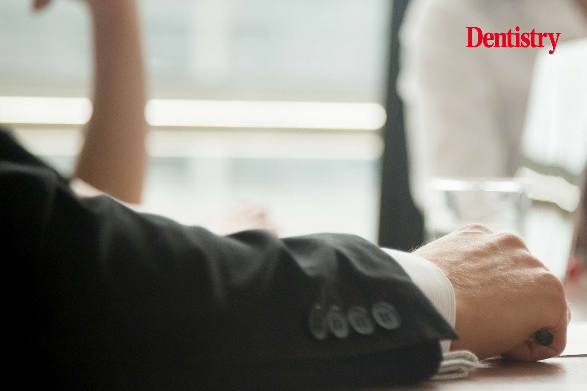 Dentist erased after hitting child patient on head