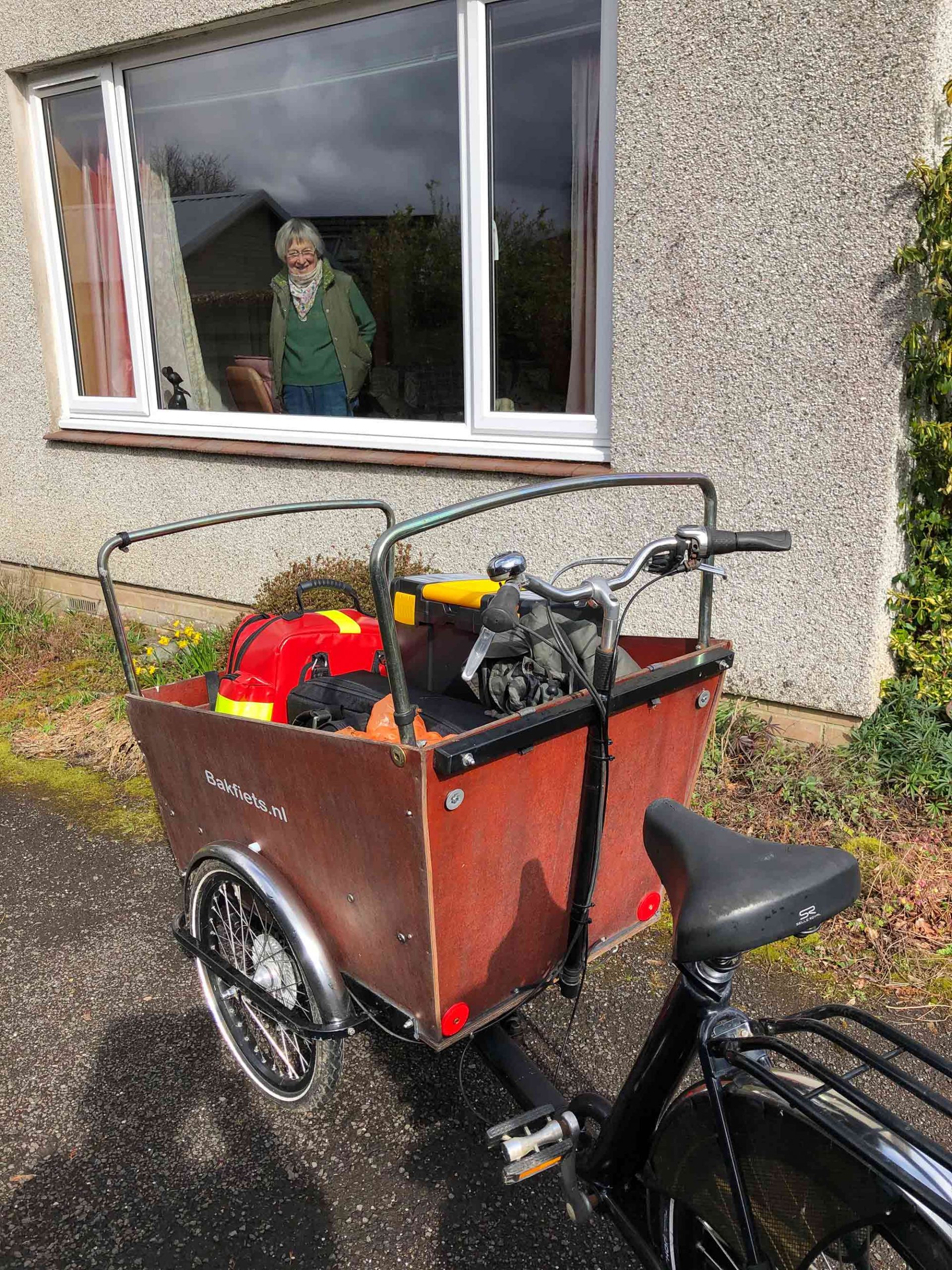 Flying Smiles – the dental hygienist offering treatment in gardens